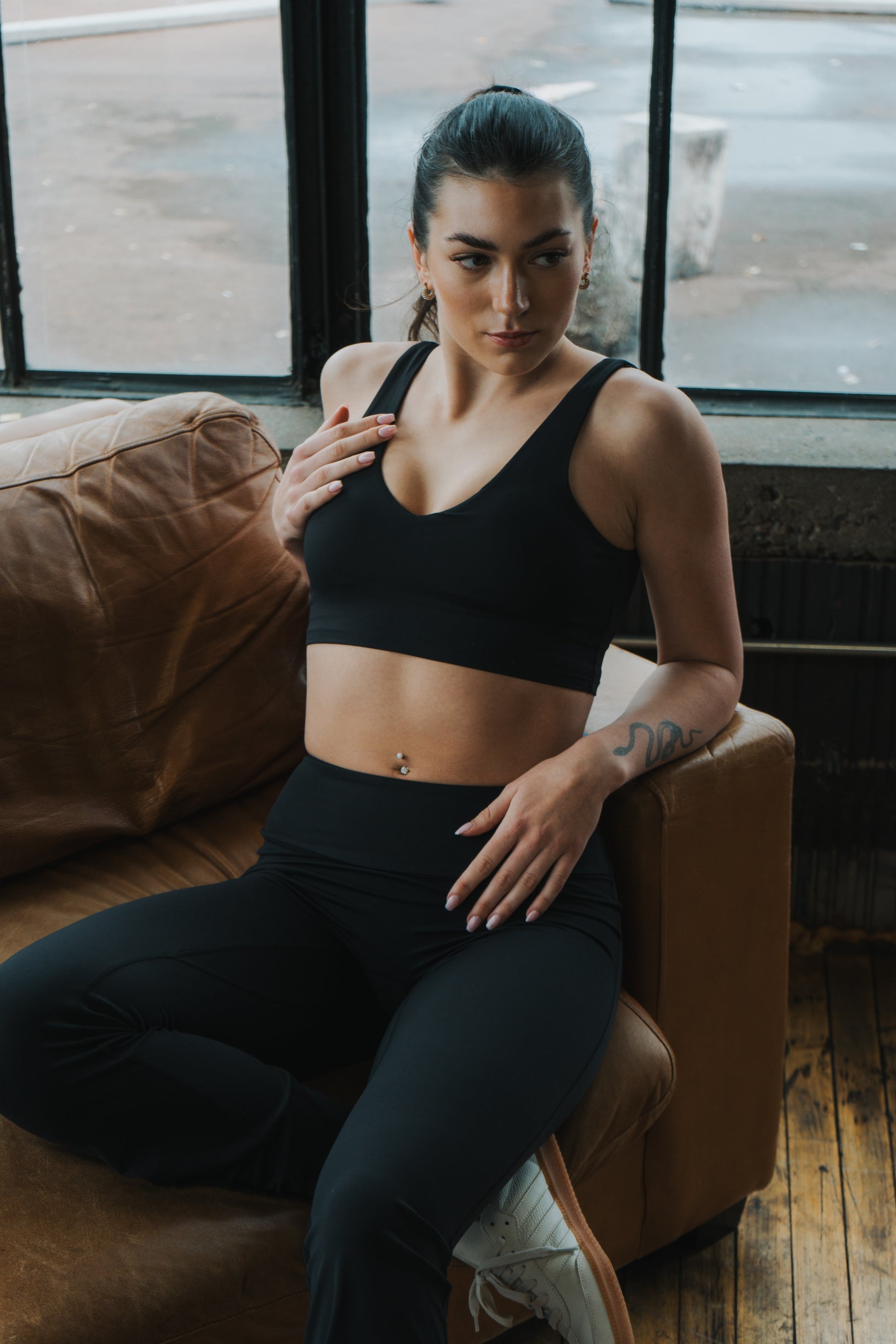 black sport bra 